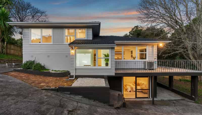 51 Cyclarama Crescent, Massey