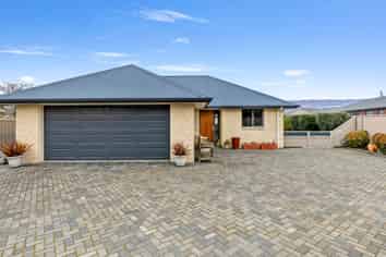 17 Larch Crescent, Alexandra