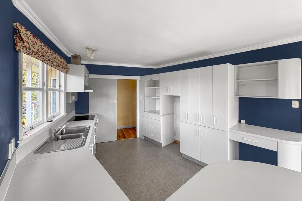 HOKOWHITU -  6 BEDROOMS 2