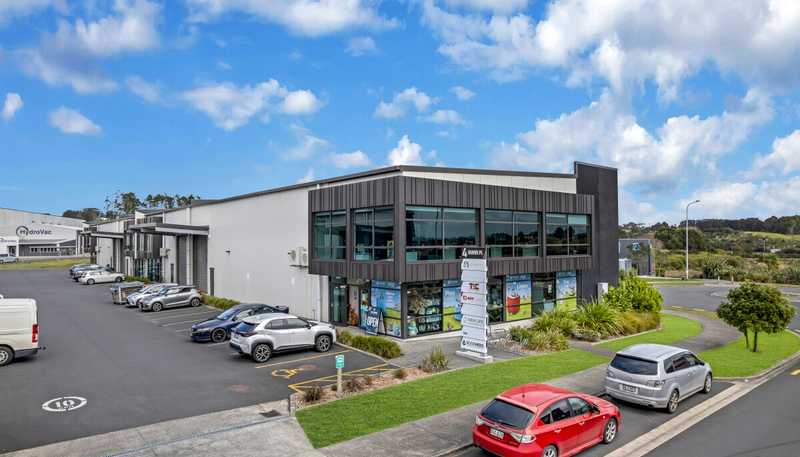 8/4 Rawiri Place, Hobsonville