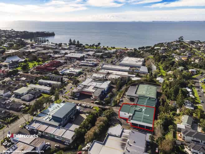 Expansive Browns Bay Opportunity