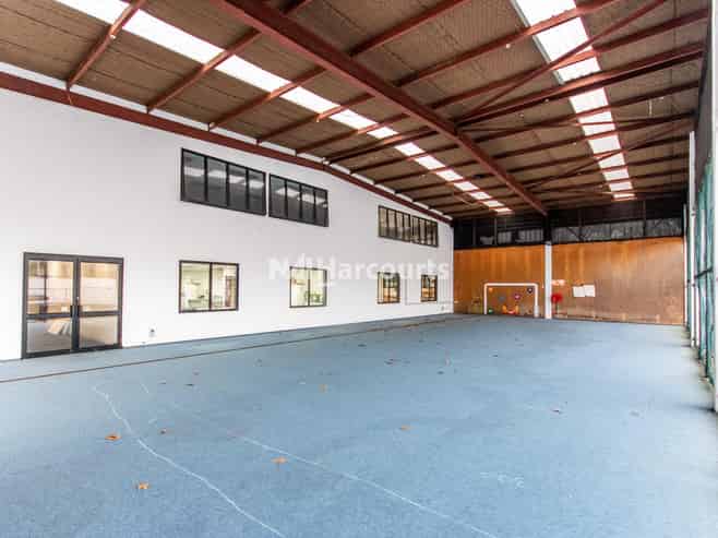 Expansive Browns Bay Opportunity