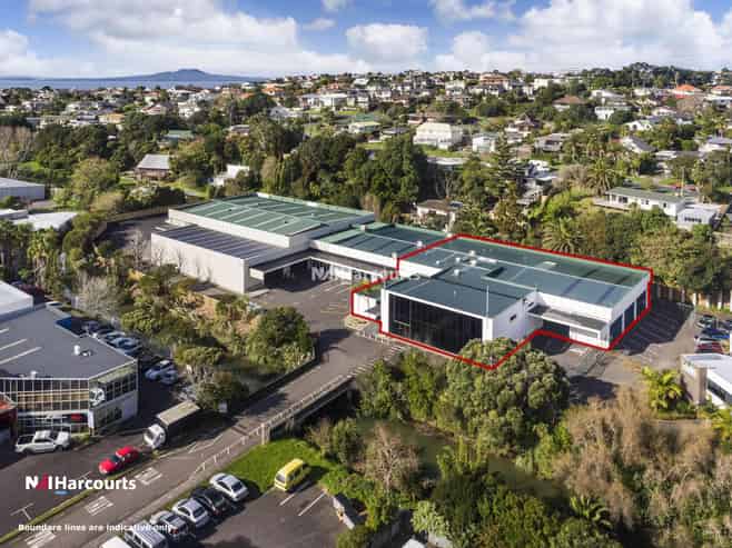 Expansive Browns Bay Opportunity
