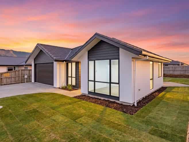 62 Woodley Road, Richmond