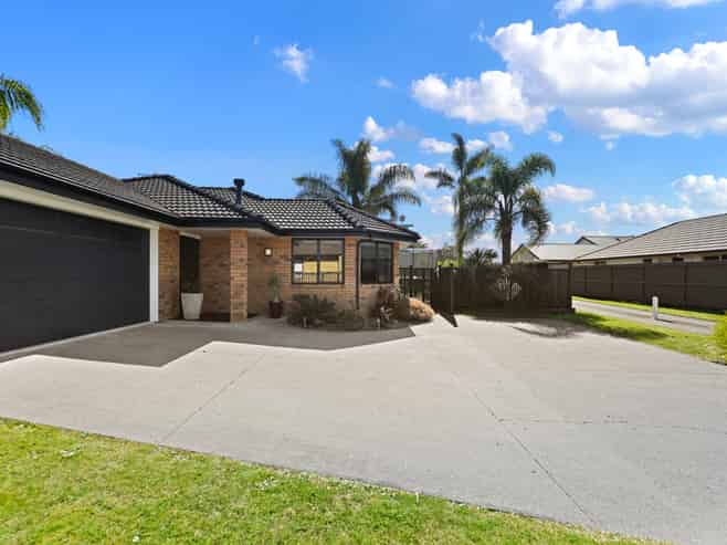 35 Stoneleigh Drive, Chartwell