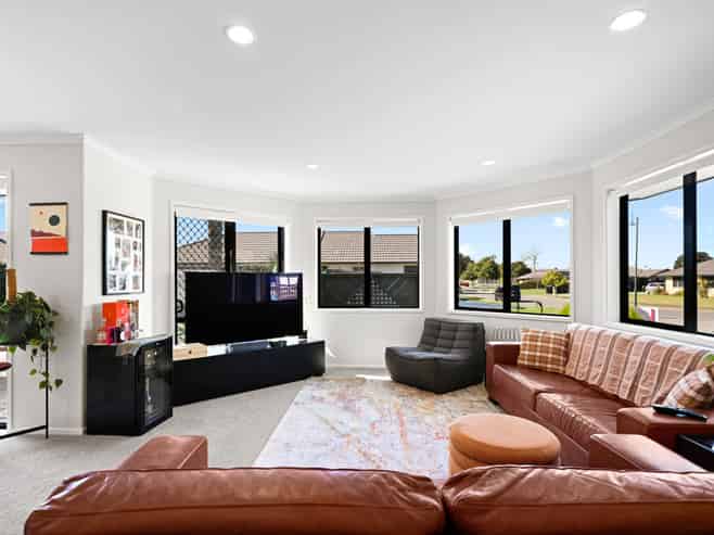 35 Stoneleigh Drive, Chartwell