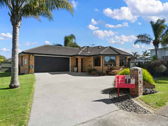 35 Stoneleigh Drive, Chartwell