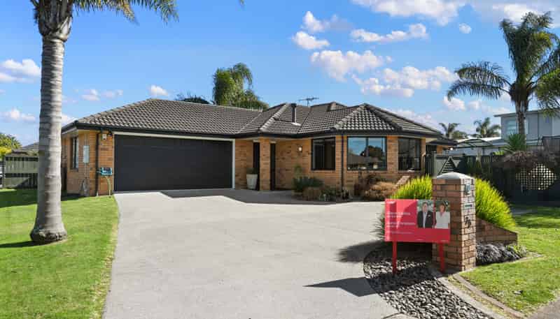 35 Stoneleigh Drive, Chartwell