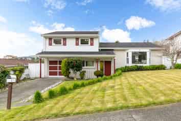 9 Caesars Place, Churton Park