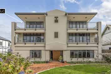12/28 Hobson Street, Thorndon