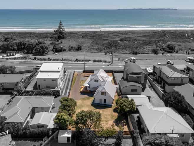 906 Papamoa Beach Road, Papamoa