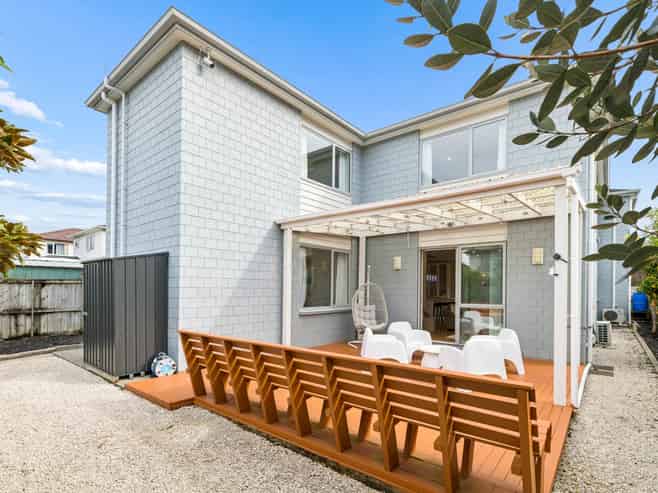 4 Sunglade Grove, Flat Bush