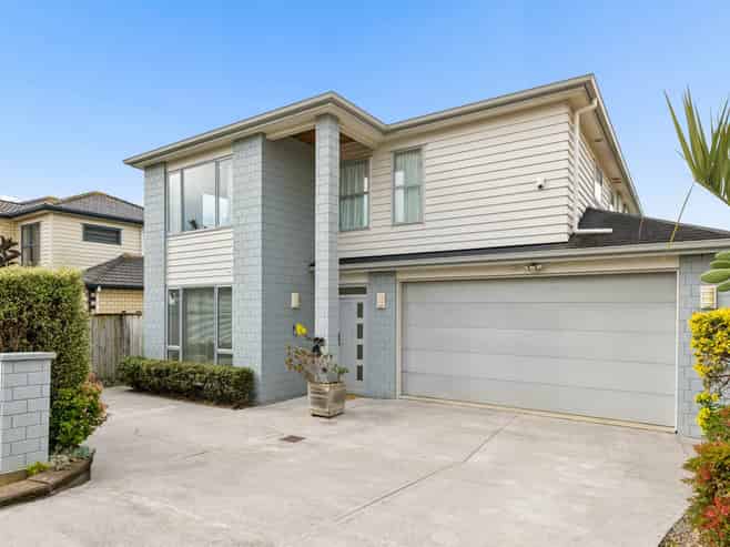 4 Sunglade Grove, Flat Bush