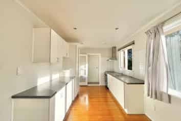 24 Trojan Cres, New Lynn