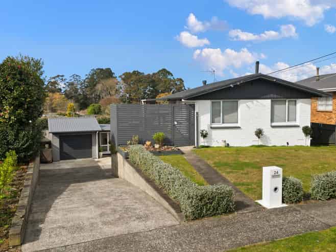 24 Garden Heights Avenue, Glenview