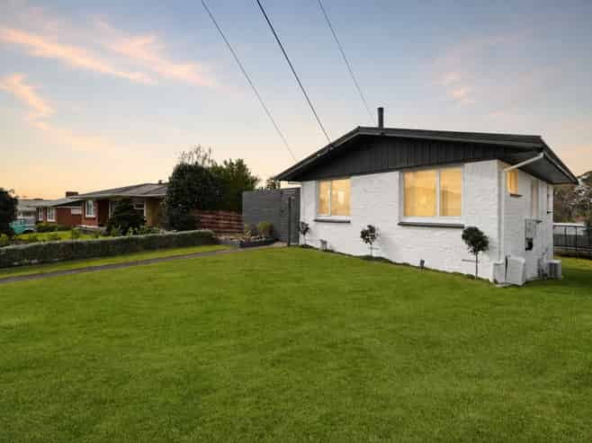 24 Garden Heights Avenue, Glenview