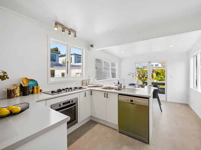 16 Locarno Avenue, Sandringham