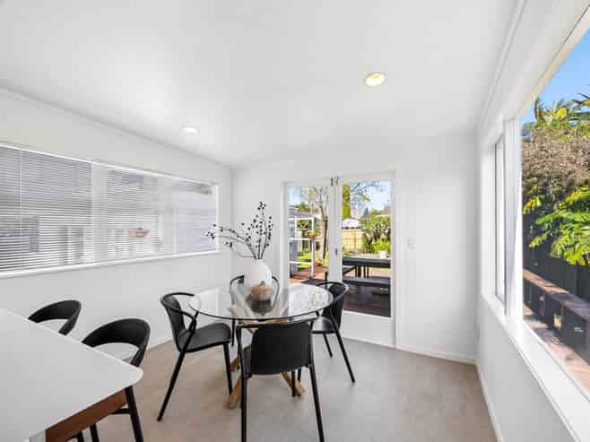 16 Locarno Avenue, Sandringham