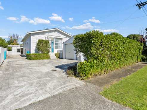 16 Locarno Avenue, Sandringham