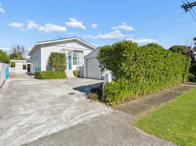 16 Locarno Avenue, Sandringham