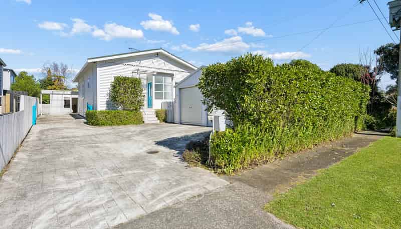 16 Locarno Avenue, Sandringham