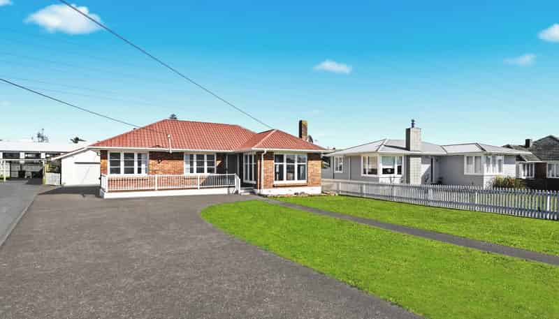 6 Vera Road, Te Atatu South