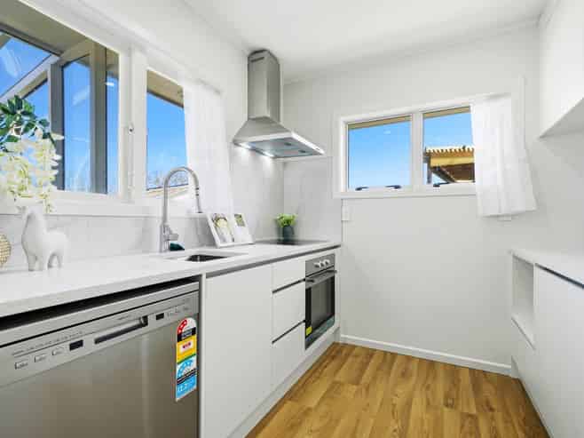 6 Vera Road, Te Atatu South