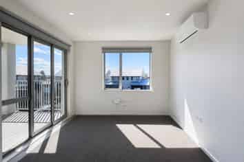 204/28B Eileen Newey Place, Henderson