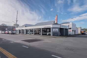 Vendor instructs sale - As is, where is' 3,025 sqm