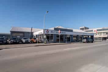 Vendor instructs sale - As is, where is' 3,025 sqm