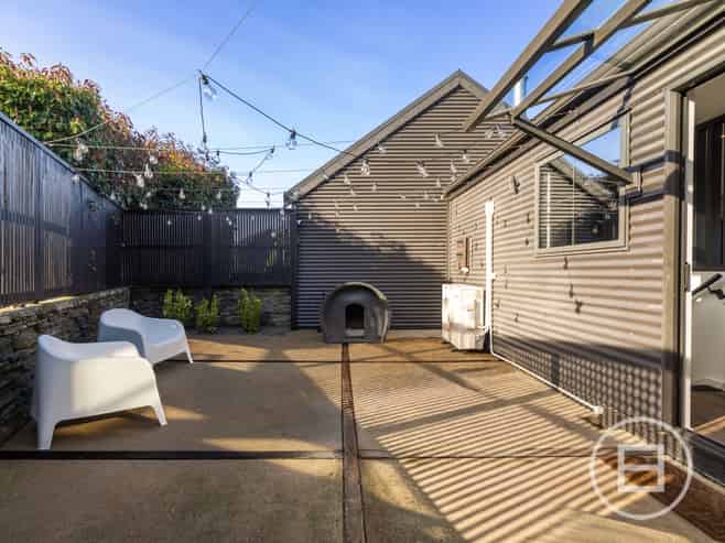 19 Stone Ridge Place, QUEENSTOWN HILL
