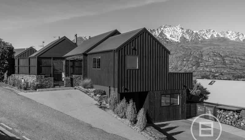 19 Stone Ridge Place, QUEENSTOWN HILL