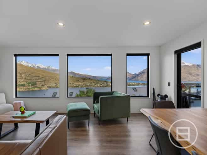19 Stone Ridge Place, QUEENSTOWN HILL