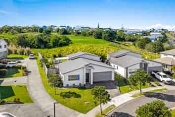 33 Kaipuke Crescent, Gulf Harbour