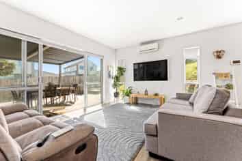 33 Kaipuke Crescent, Gulf Harbour