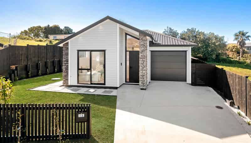 19 Whenuateitei Crescent, Stanmore Bay
