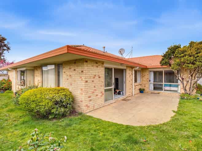 74 Guildford Drive, Paraparaumu