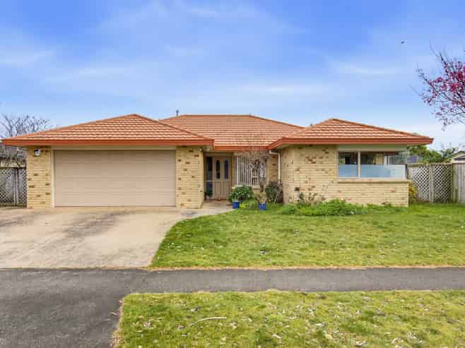 74 Guildford Drive, Paraparaumu
