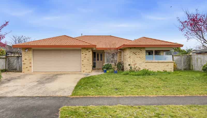 74 Guildford Drive, Paraparaumu