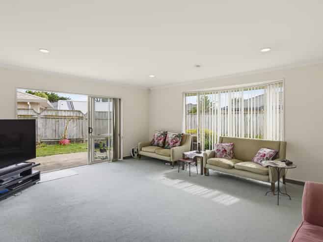 74 Guildford Drive, Paraparaumu