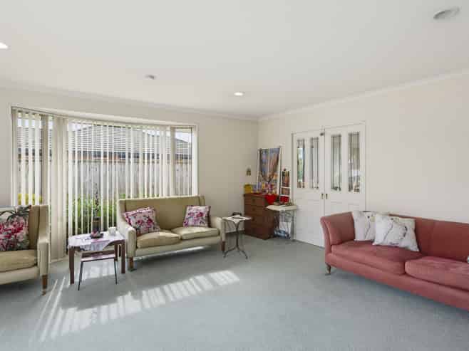 74 Guildford Drive, Paraparaumu