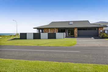 2 Heaphy Road, Opunake