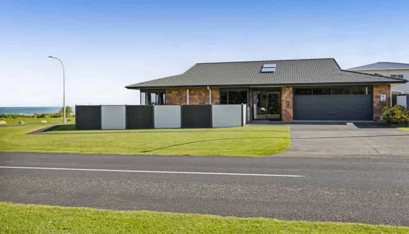 2 Heaphy Road, Opunake