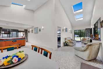 2 Heaphy Road, Opunake