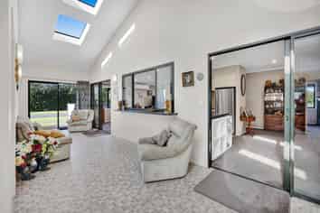 2 Heaphy Road, Opunake