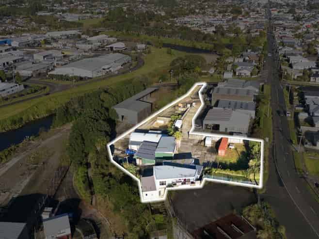 Large Multi-Faceted Fitzroy Industrial