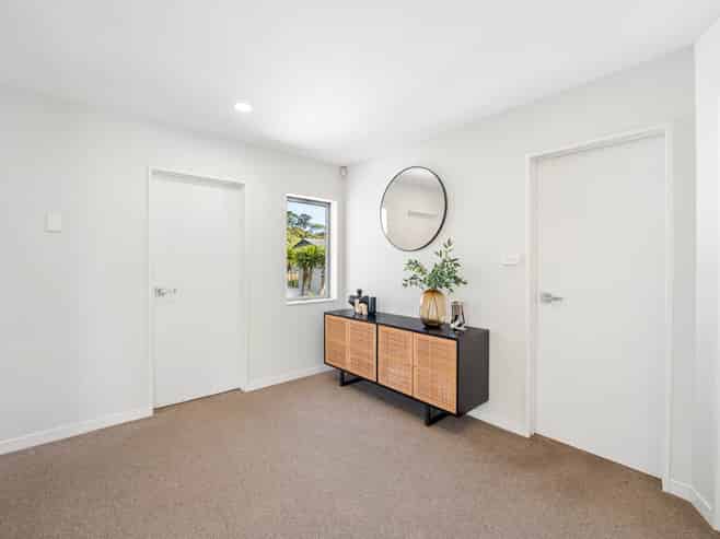 16A Keystone Avenue, Three Kings