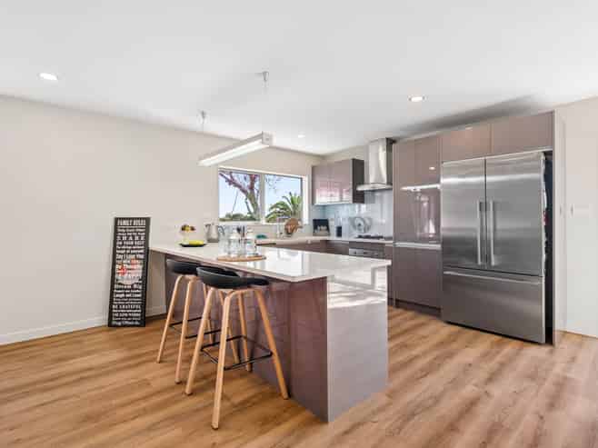 16A Keystone Avenue, Three Kings
