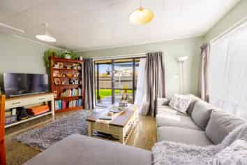 2/601B Oak Road, Akina
