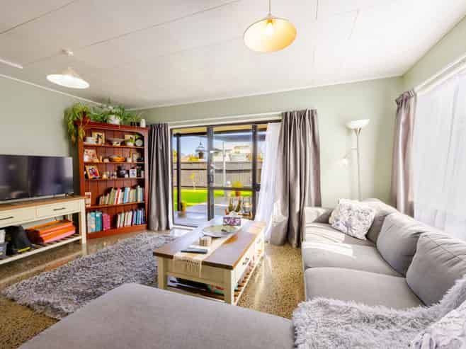 2/601B Oak Road, Akina